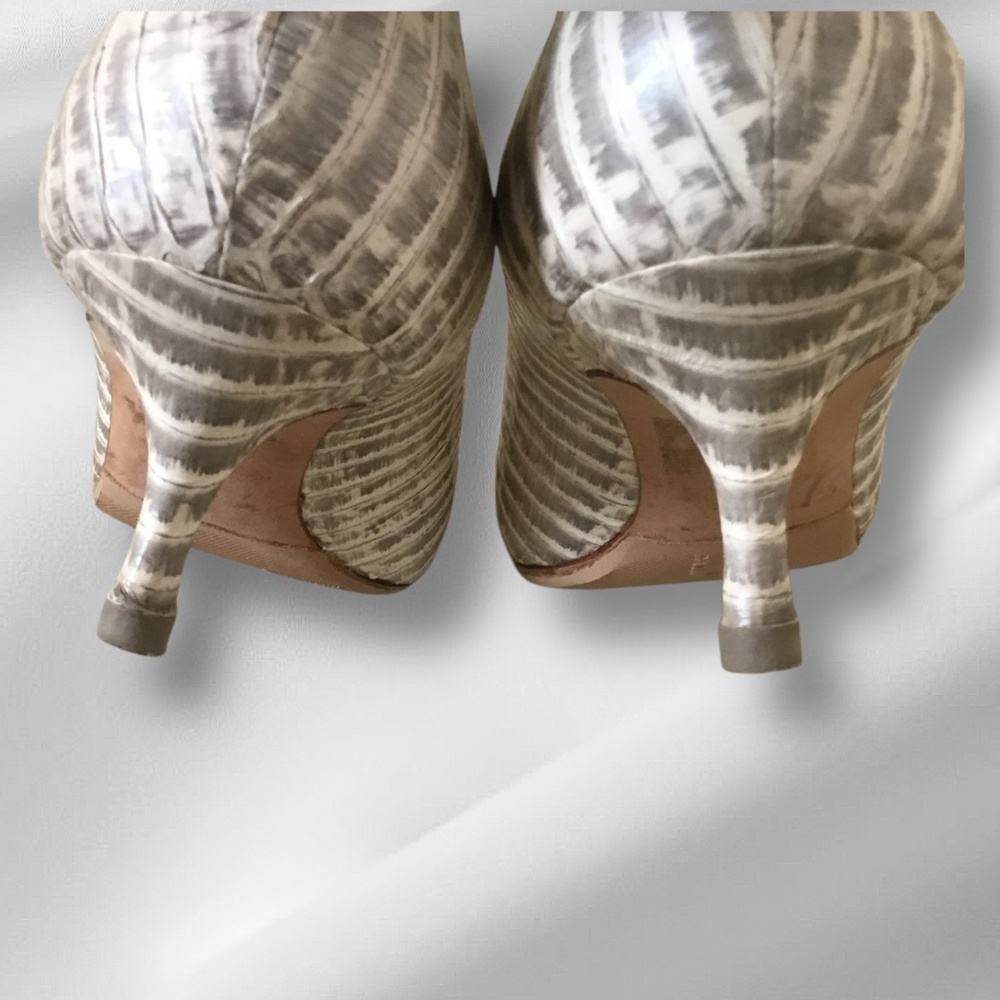 Manolo Blahnik Python Pointed Toe Pump - Picture 7 of 16